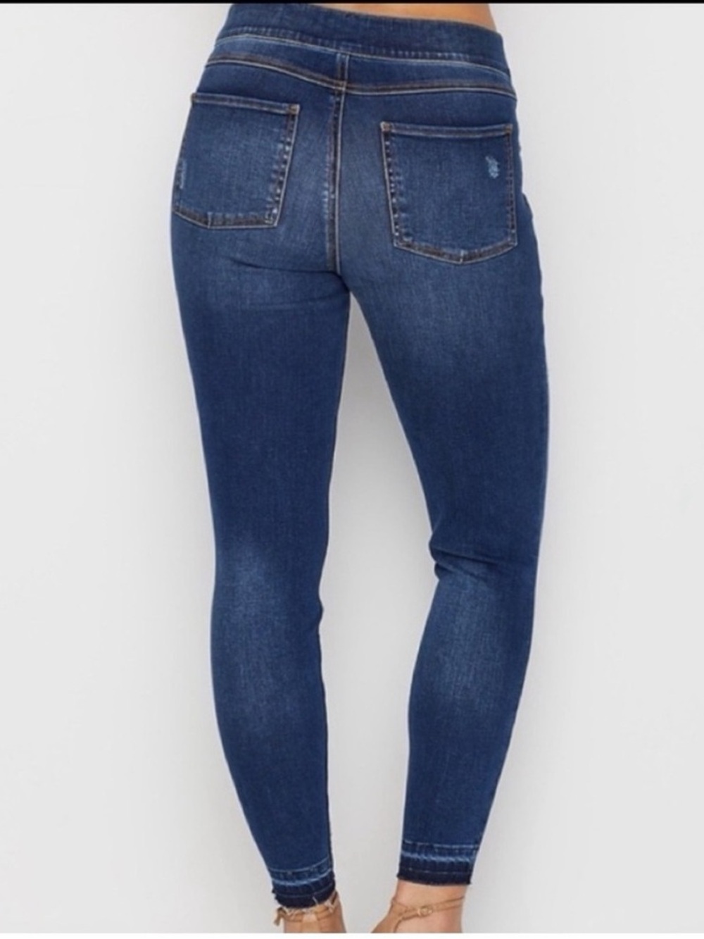 Spanx Women's Medium Wash Distressed Blue Skinny Jeans Raw Hem Size SP - Picture 2 of 9